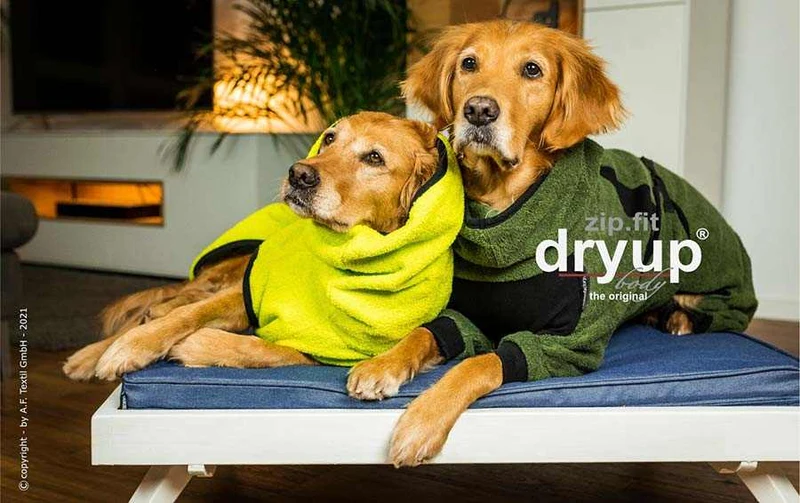 DRYUP BODY® Hundebademantel mit Beinen Grün