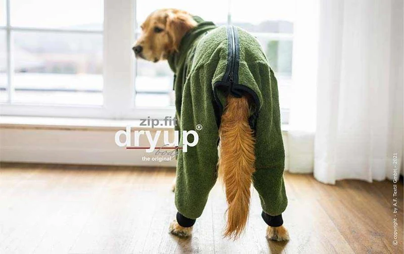 DRYUP BODY® Hundebademantel mit Beinen Grün