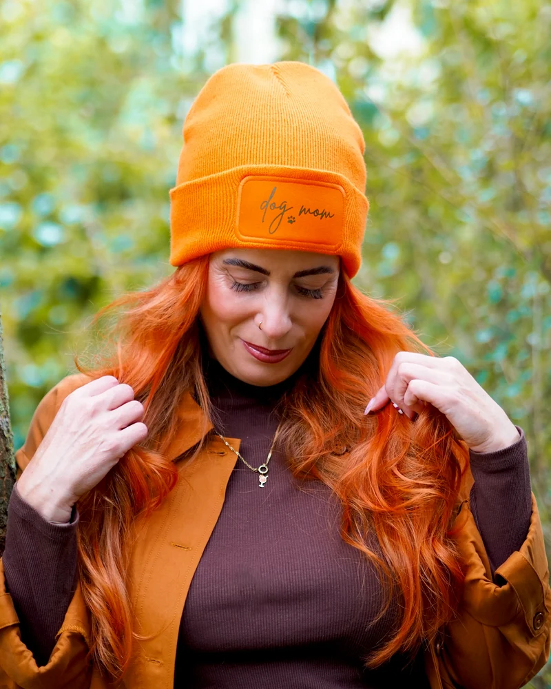 Dog Mom Beanie | Individuell beplottet