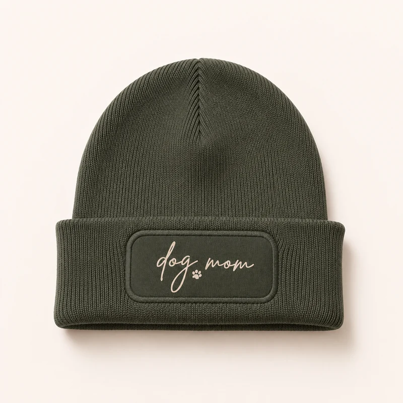 Dog Mom Beanie | Individuell beplottet