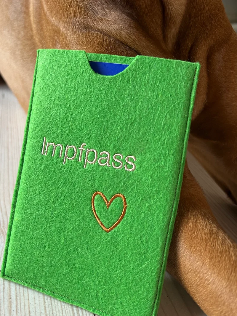 Impfpass Hülle für Hunde personalisiert