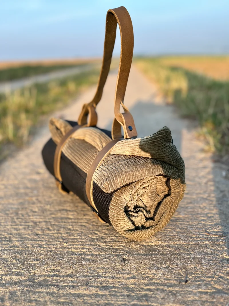 Outdoor Hundedecke mit Ledergriff