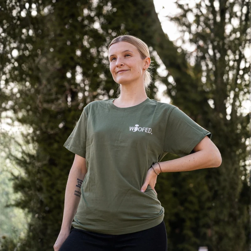 T-Shirt "Life is better with dogs" Unisex Grün