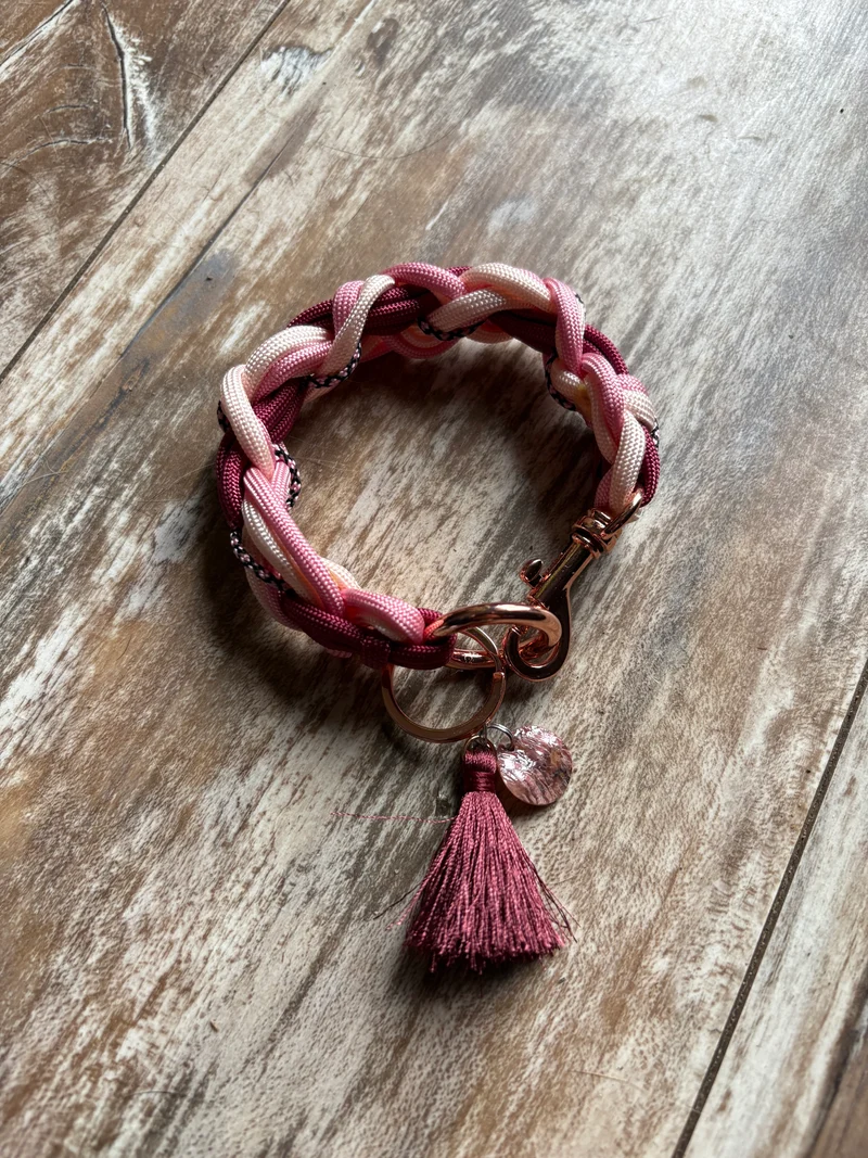 Halsband Fee