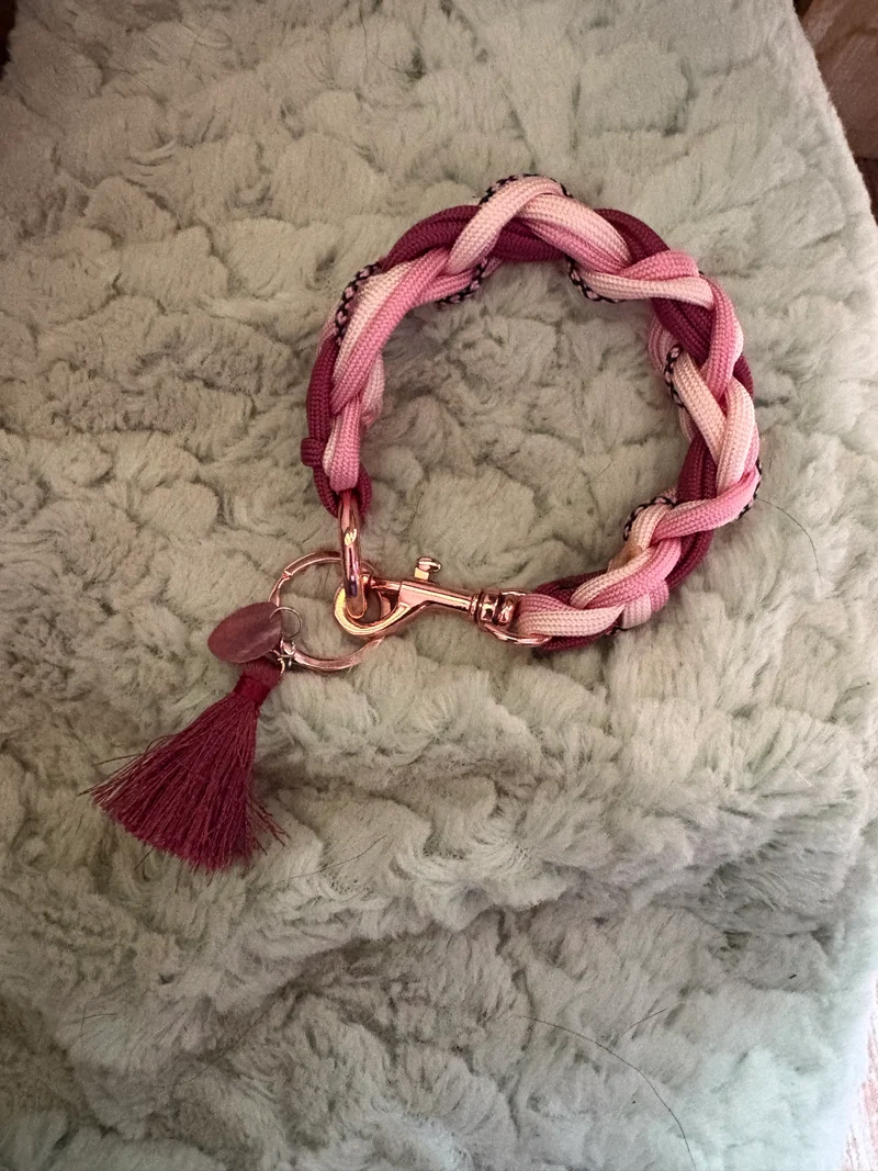 Halsband Fee