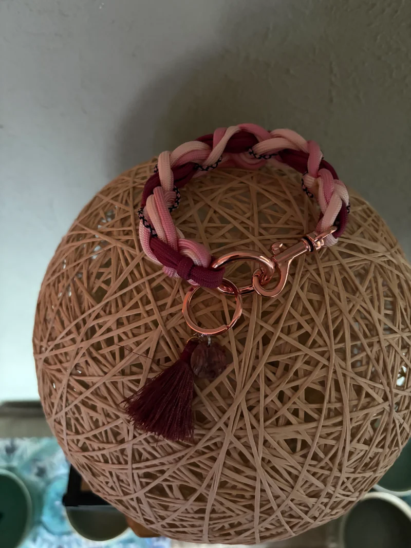 Halsband Fee