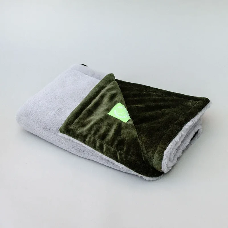 Hundedecke der Luxusklasse "Plaid - Deluxe" oliv-silber