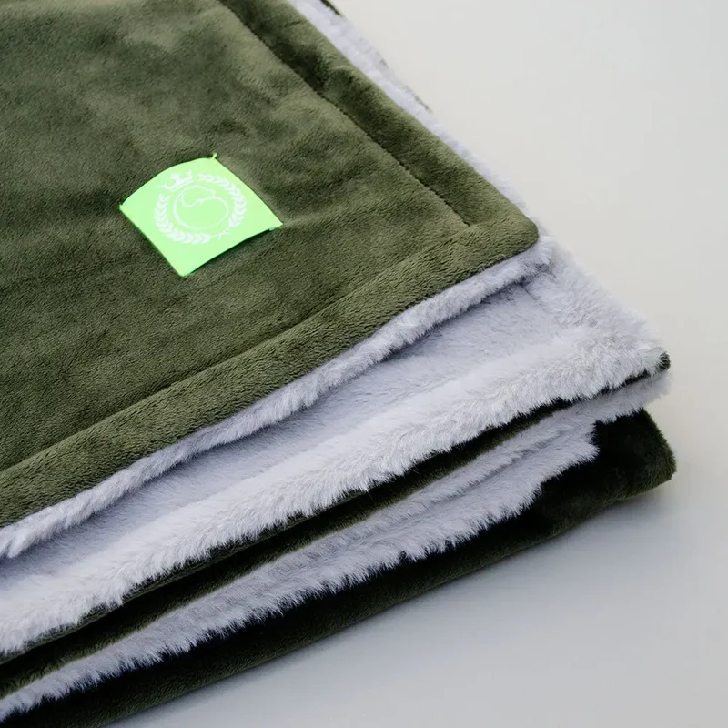 Hundedecke der Luxusklasse "Plaid - Deluxe" oliv-silber