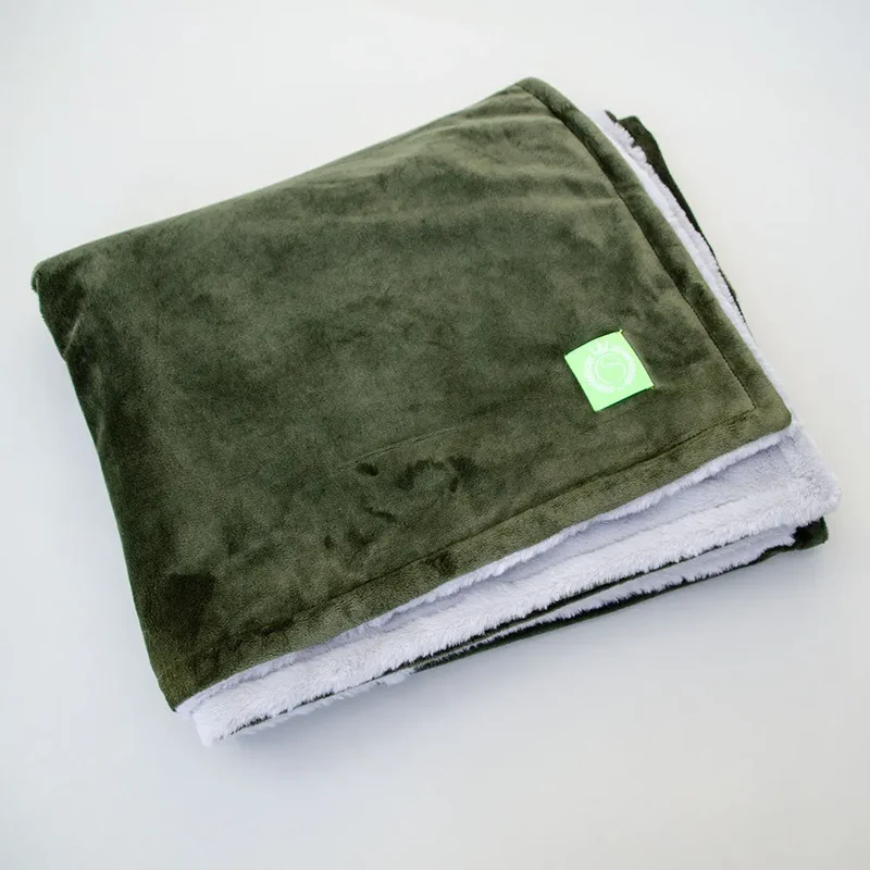 Hundedecke der Luxusklasse "Plaid - Deluxe" oliv-silber