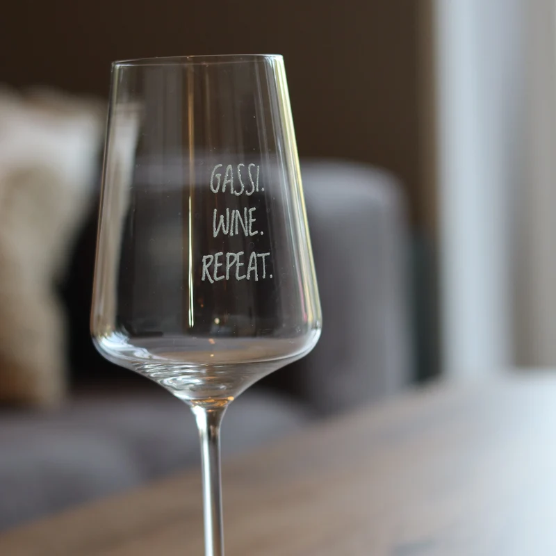 Weinglas „Gassi. Wein. Repeat.“