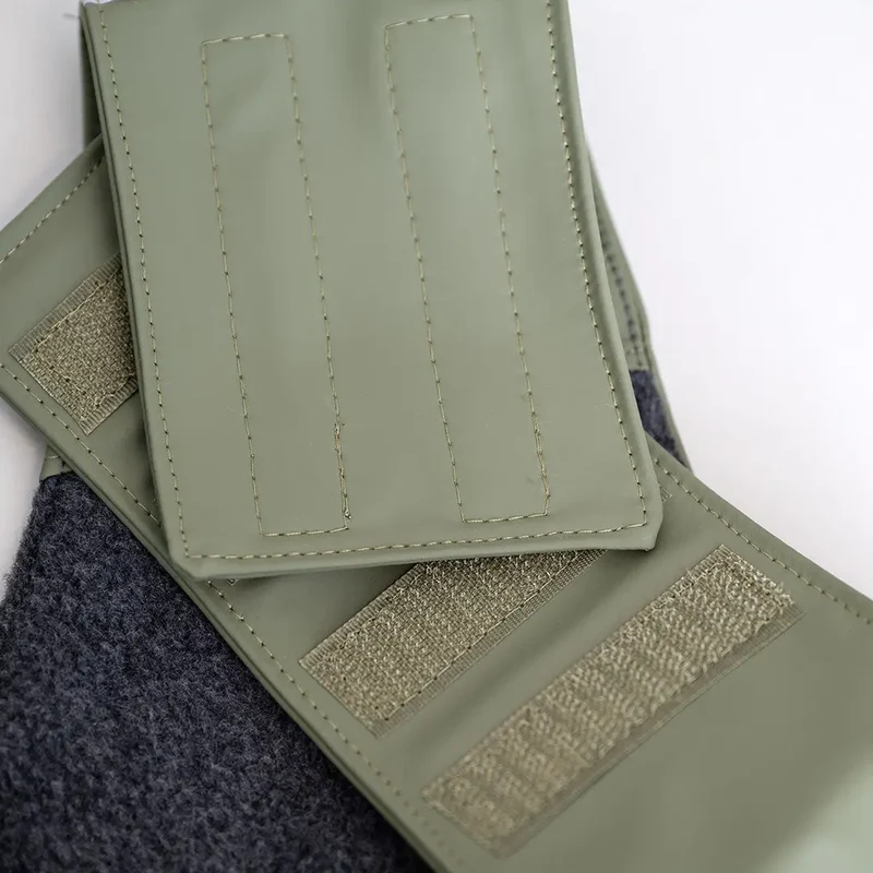 Warm gefütterter Regenmantel für Hunde "Safe From Rain" oliv