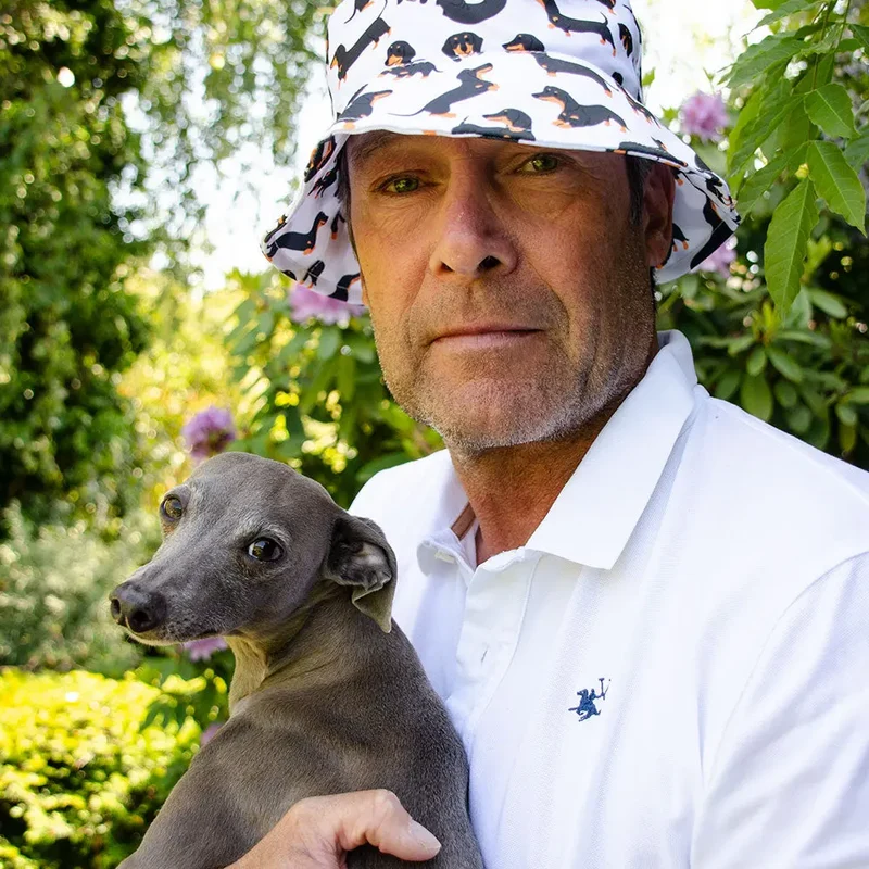 "Happy Hat" mit Hundemotiven