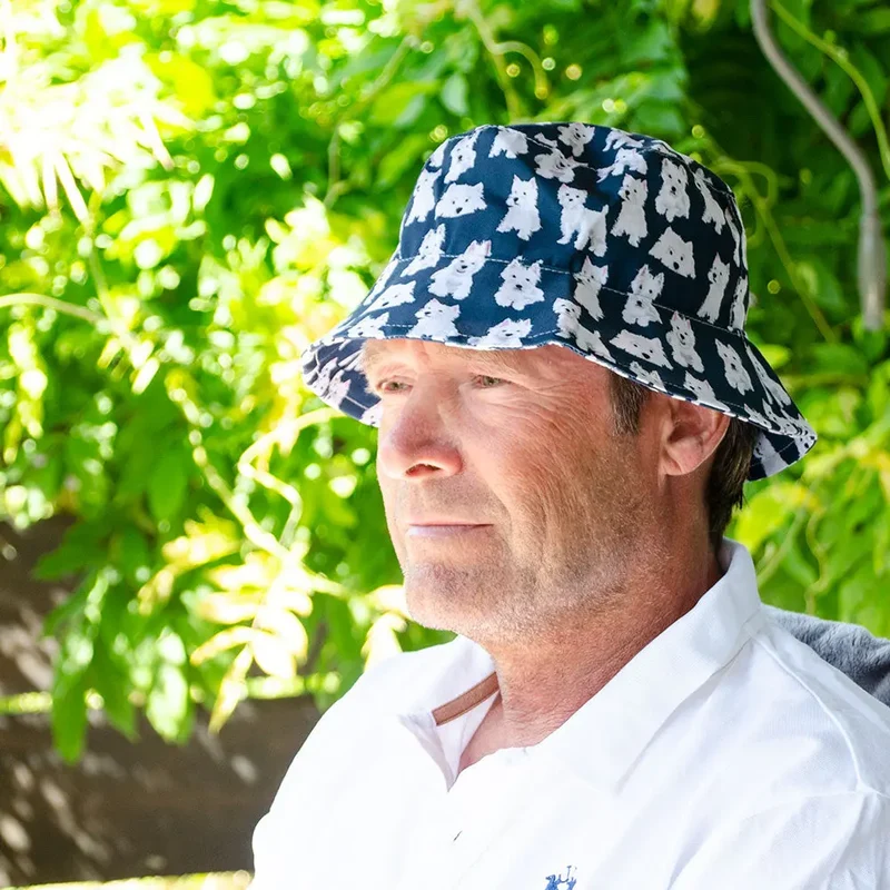 "Happy Hat" mit Hundemotiven