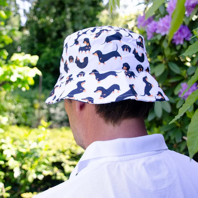 "Happy Hat" mit Hundemotiven