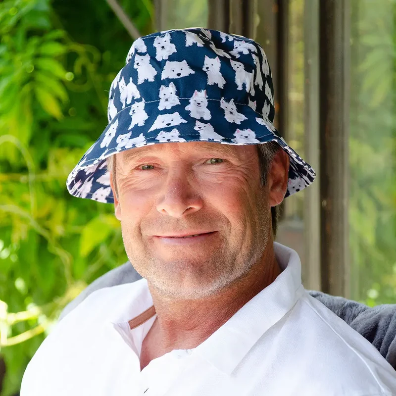 "Happy Hat" mit Hundemotiven