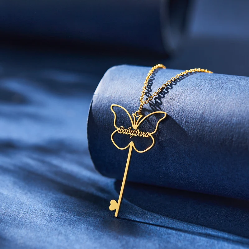Butterfly Halskette mit Name - Geschenk für Frauen