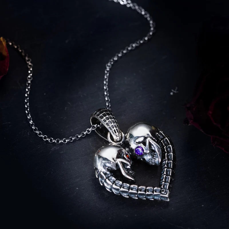 Totenkopf Herz Halskette personalisierbar