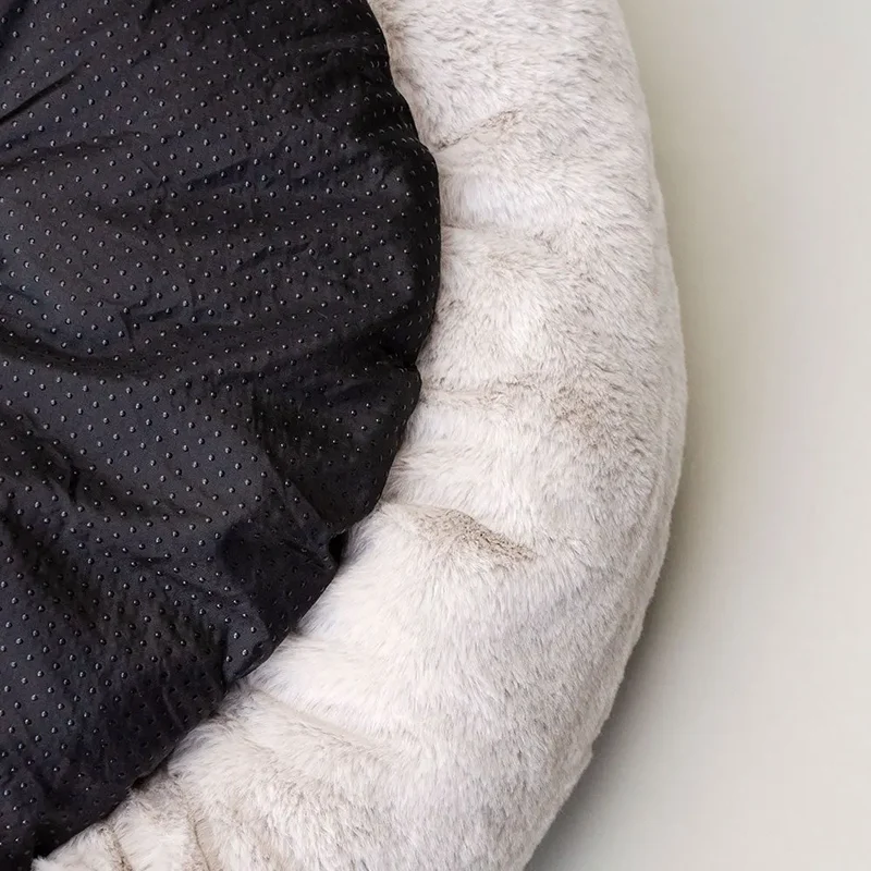 Das flauschige Hundebett „Day Dream“ - taupe